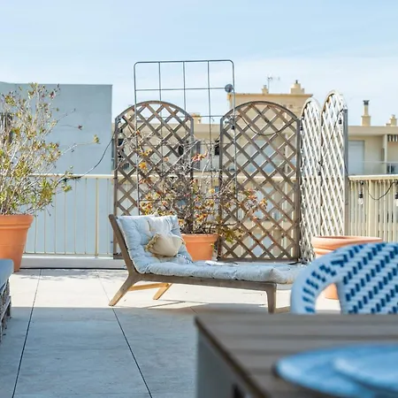 2-br Rooftop In Palm 2-min Walk To Beaches Apartment