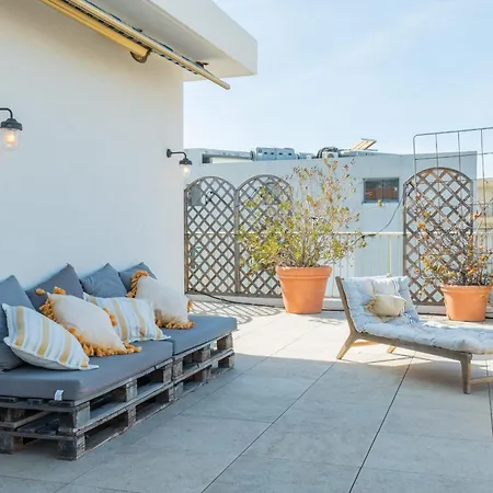 Apartment 2-br Rooftop In Palm 2-min Walk To Beaches *