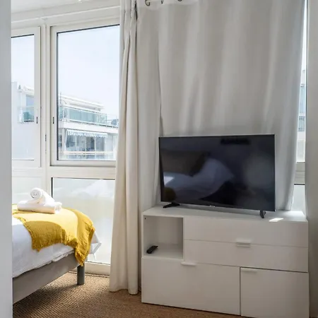 2-br Rooftop In Palm 2-min Walk To Beaches