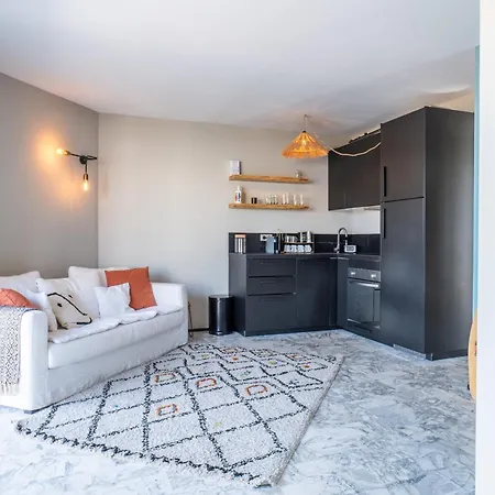 2-br Rooftop In Palm 2-min Walk To Beaches
